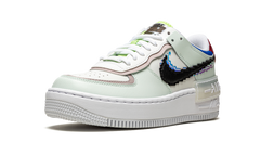 AF1 SHADO SE WMNS"Pixel Swoosh" CV8480 300