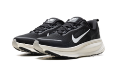 Vomero 18 WMNS"Black Summit White" HM6804 005