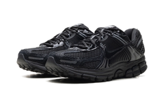 Zoom Vomero 5 WMNS "Black Patent" II6236 001