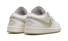 1 Low SE WMNS "Metallic Team Gold" HV5157 100